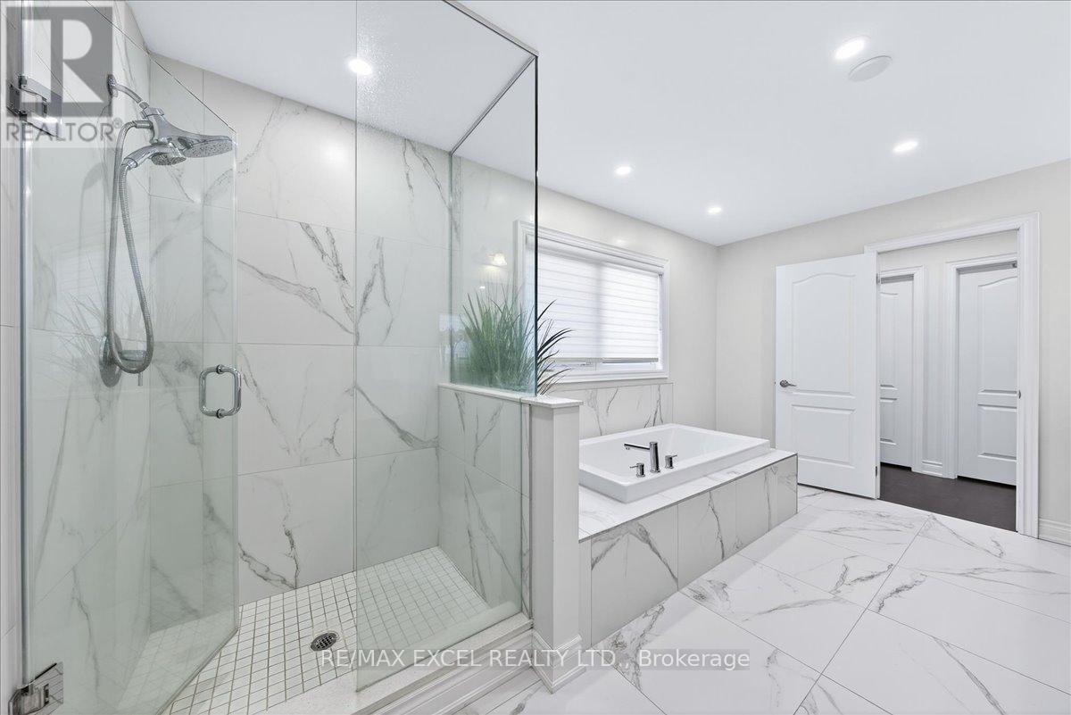 Detached at 10 DEER PASS ROAD, East Gwillimbury