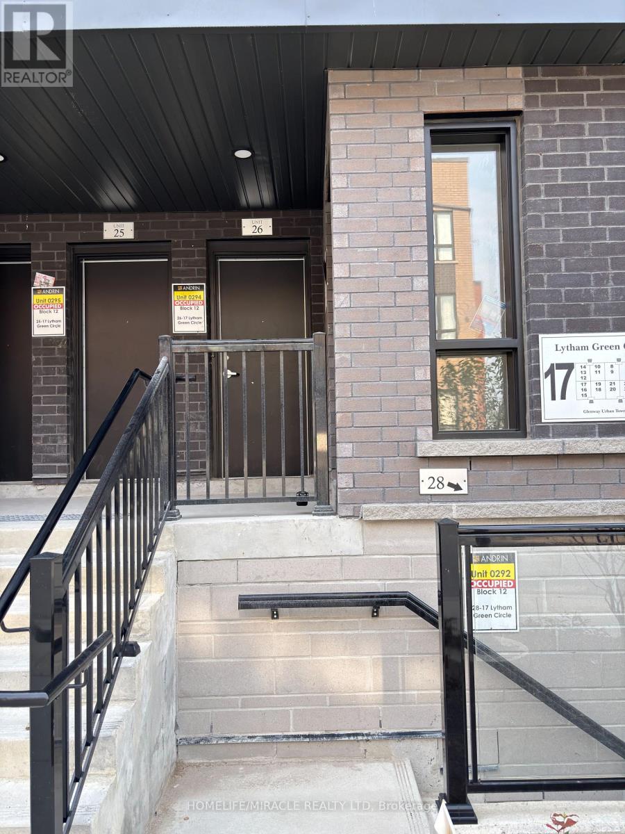 Townhouse at 26 - 17 LYTHAM GREEN CIRCLE, Newmarket (Glenway Estates)