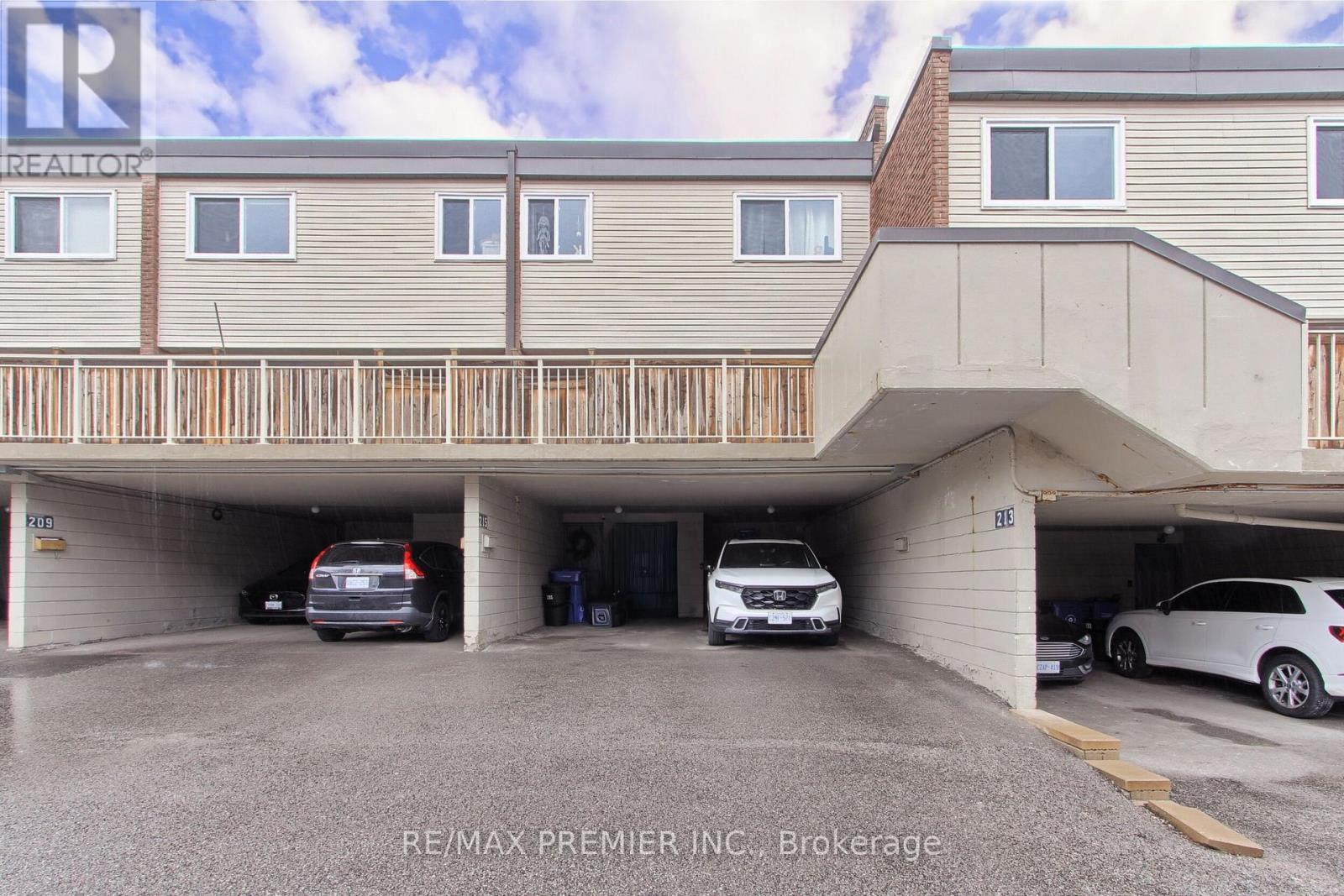 Townhouse at 213 MILESTONE CRESCENT, Aurora (Aurora Village)