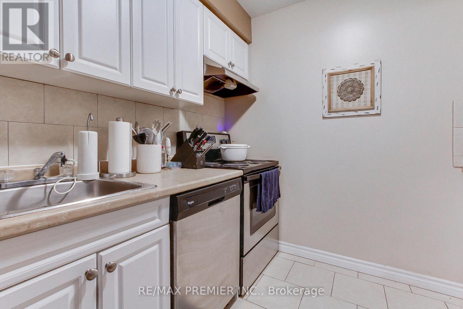 Townhouse at 213 MILESTONE CRESCENT, Aurora