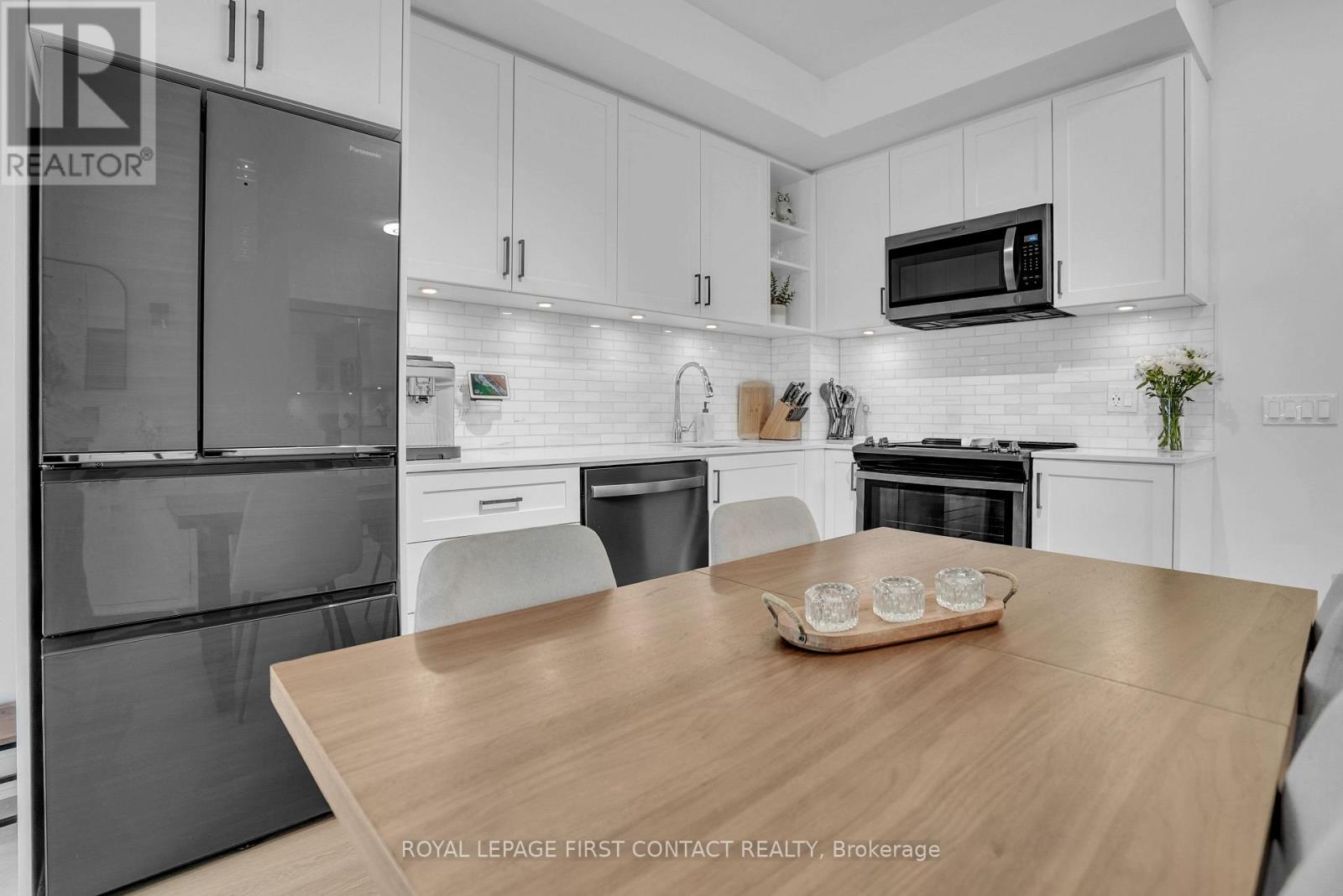 Apartment at 407 - 100 EAGLE ROCK WAY, Vaughan