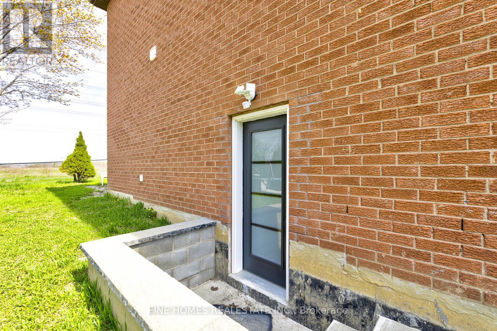Detached at LOWER - 28 ROCKWOOD CRESCENT, Vaughan (Beverley Glen)