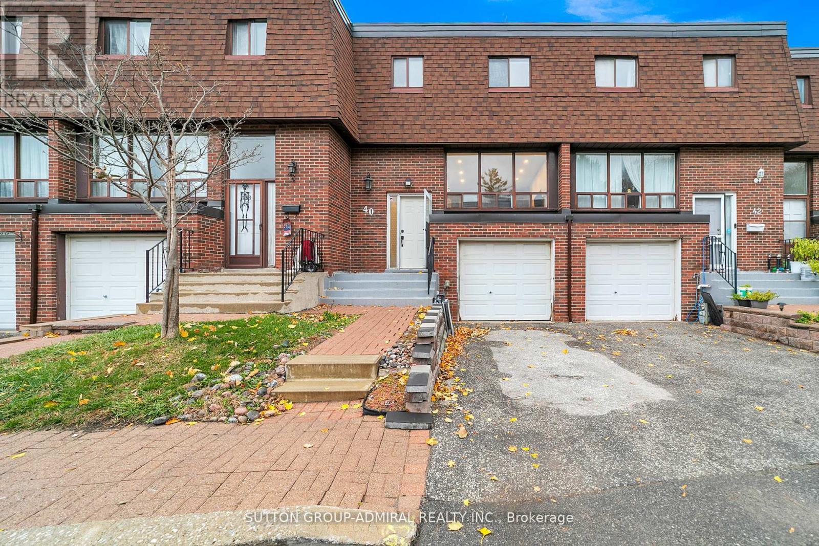 Townhouse at 40 STATELY WAY, Markham (Royal Orchard)