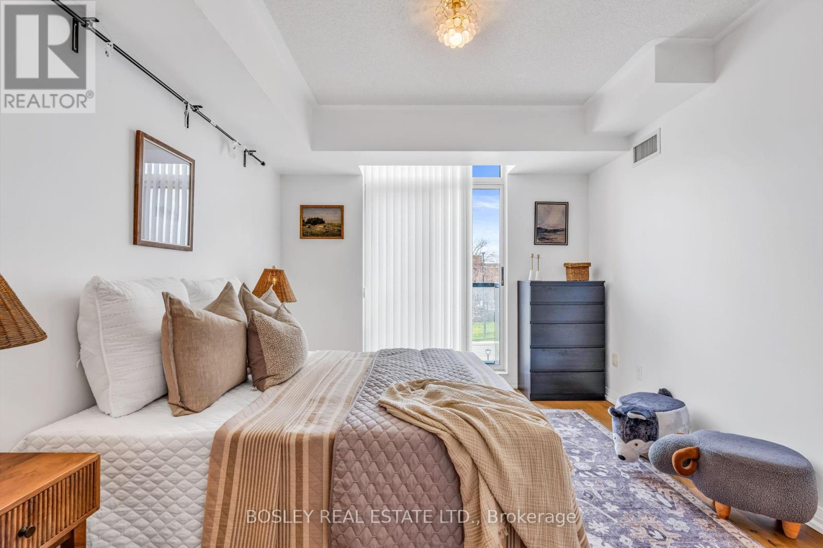 Apartment at 308 - 7378 YONGE STREET, Vaughan