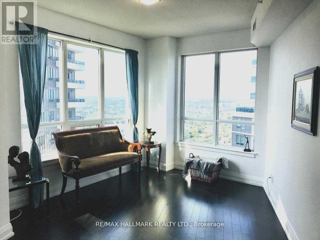 Apartment at 10912 Yonge St, Markham