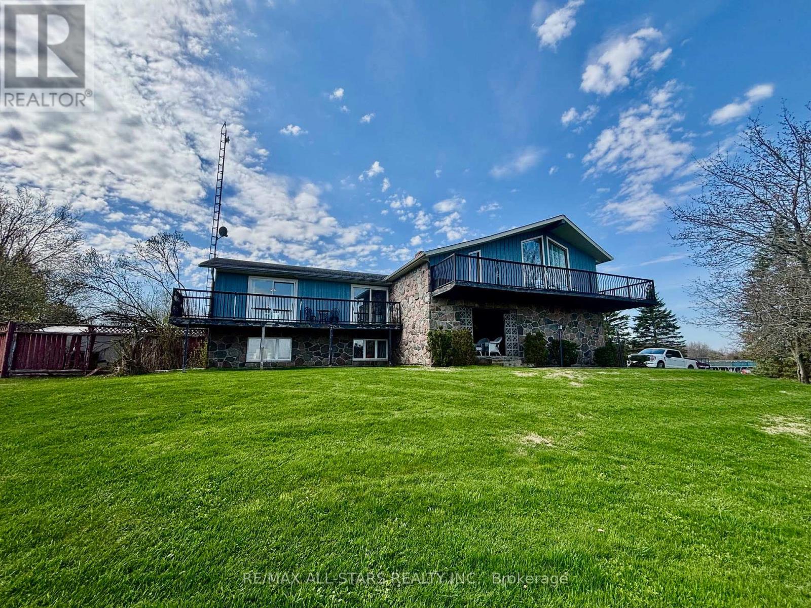 Detached at 1374 BROCK STREET W, Brock