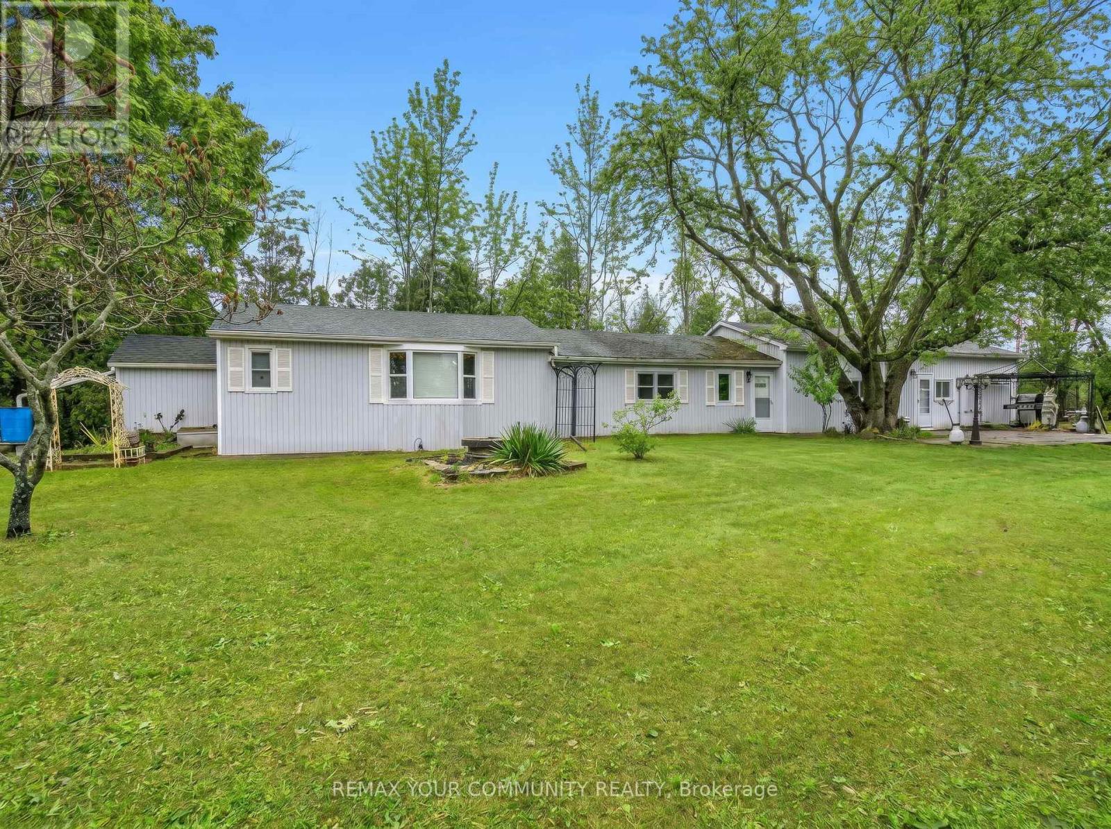 Multiplex at 696 CATERING ROAD S, Georgina