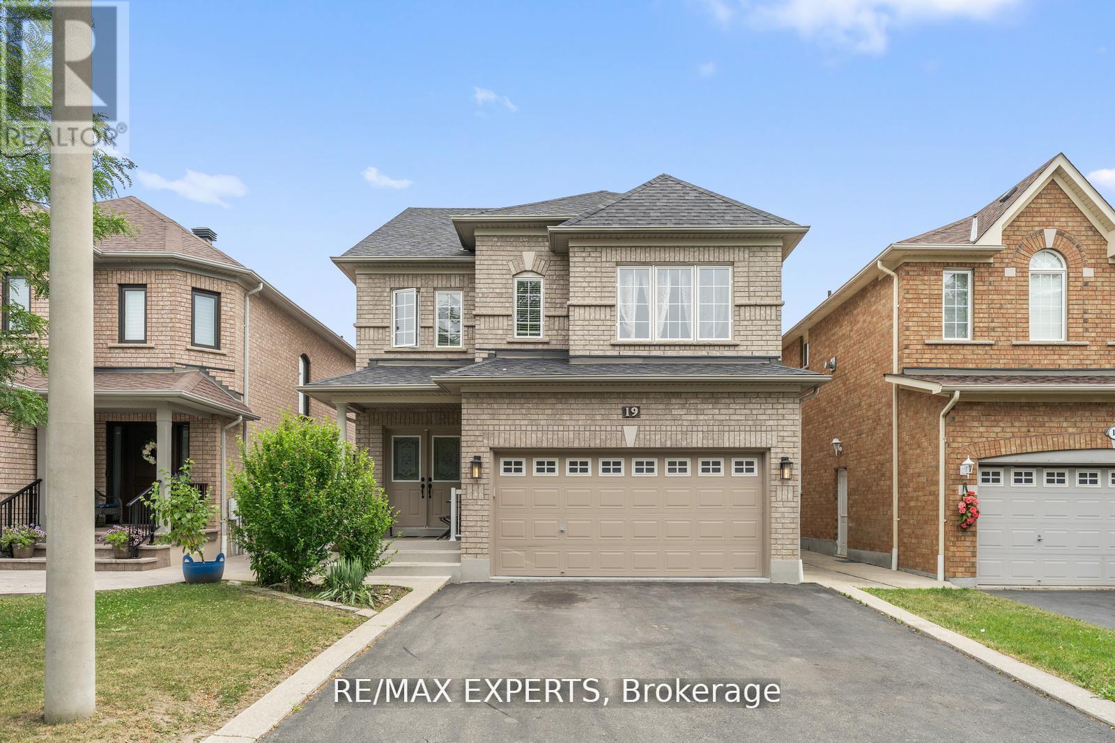Detached at 19 MAXIMILLIAN STREET, Vaughan (Vellore Village)