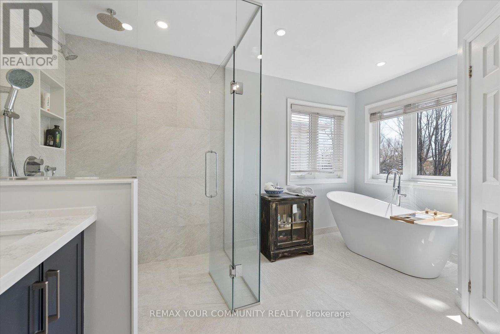 Detached at 4 MARINUCCI COURT, Richmond Hill
