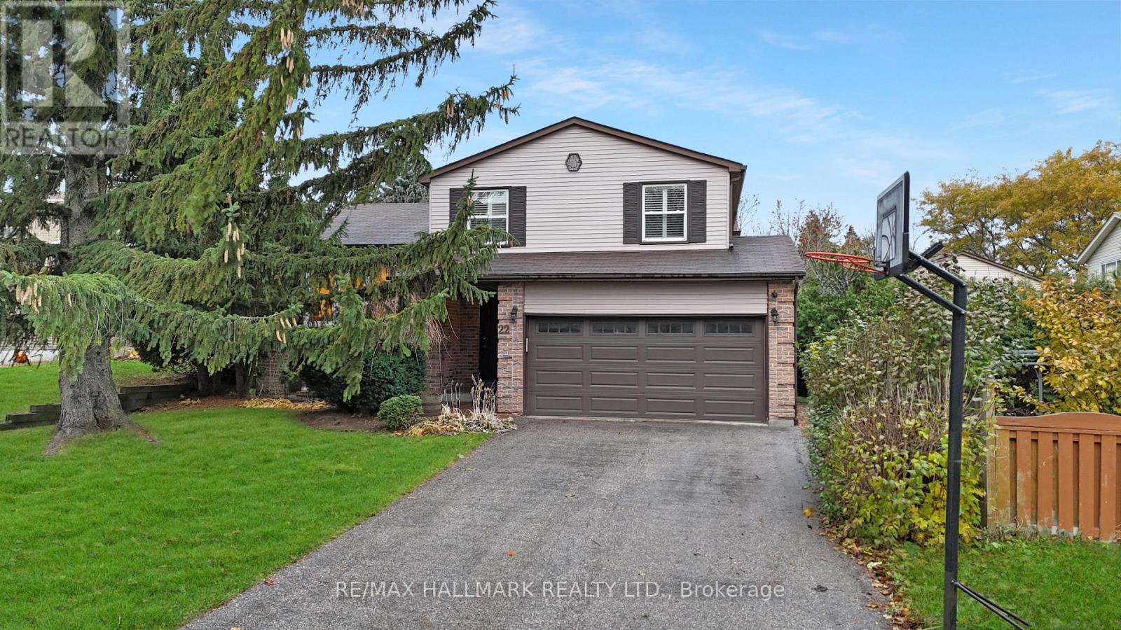 Detached at 22 AVONDALE CRESCENT, Aurora (Aurora Village)