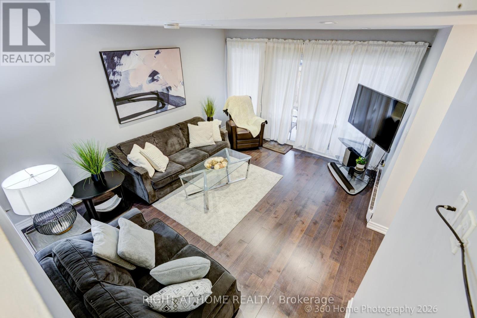 Townhouse at 80 - 221 MILESTONE CRESCENT, Aurora (Aurora Village)