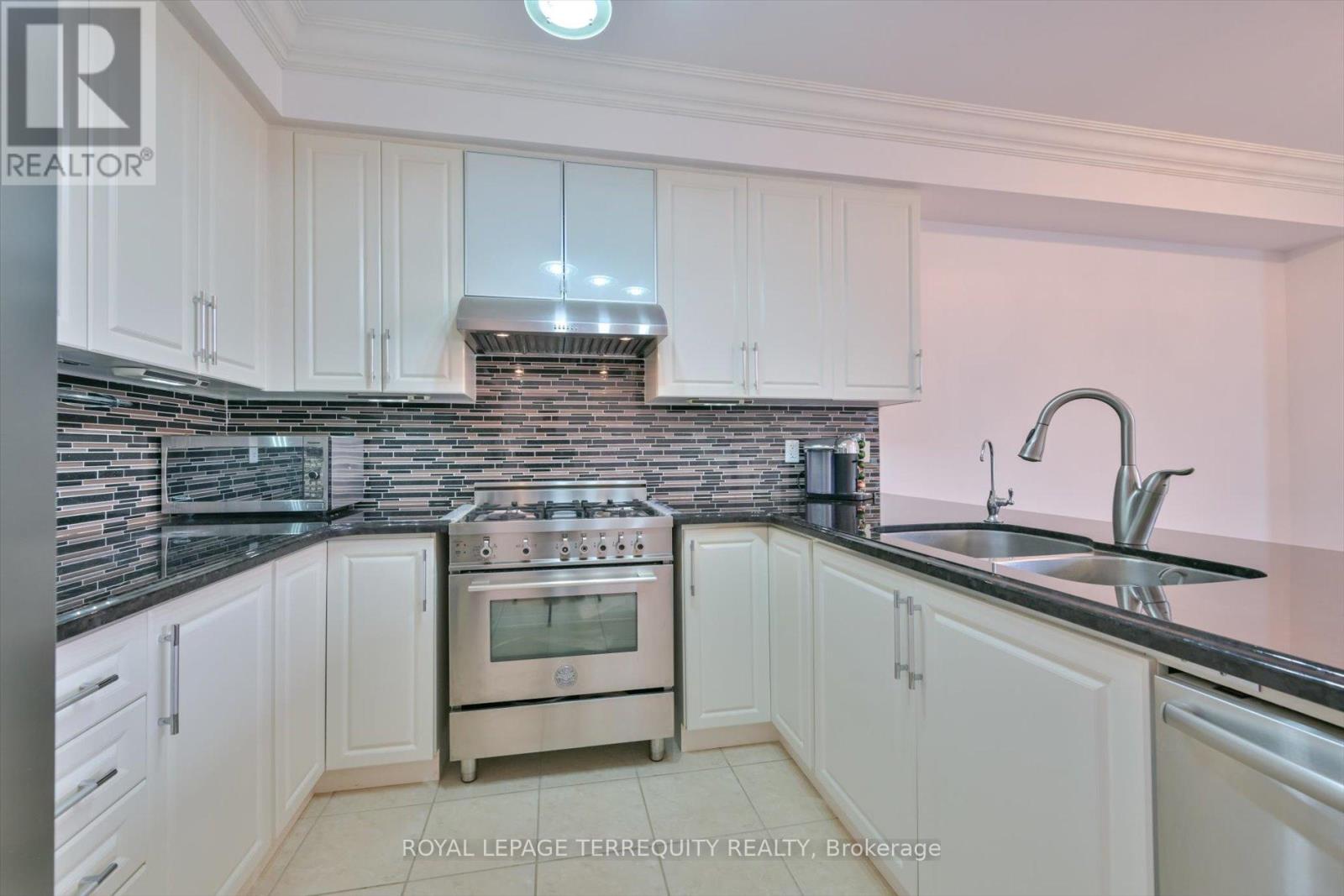 Townhouse at 10461 WOODBINE AVENUE, Markham (Cathedraltown)