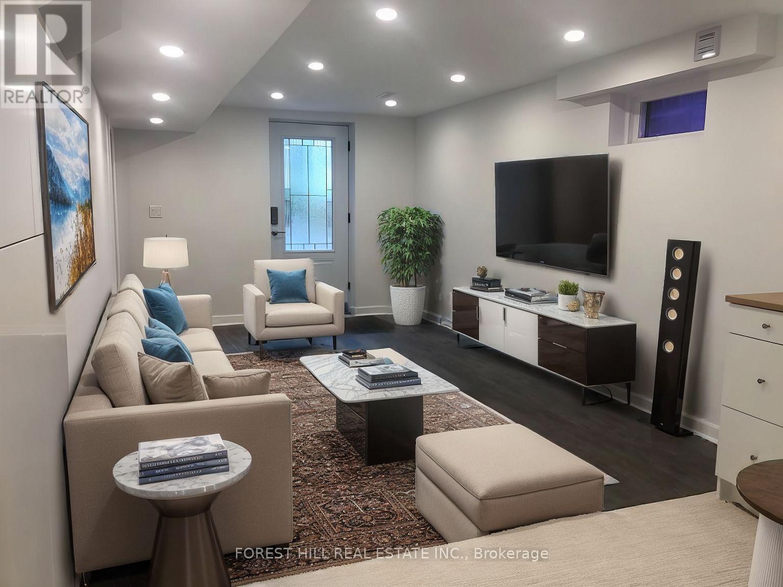 Semi-Detached/Link at LOWER - 290 BRITANNIA AVENUE, Bradford West Gwillimbury (Bradford)