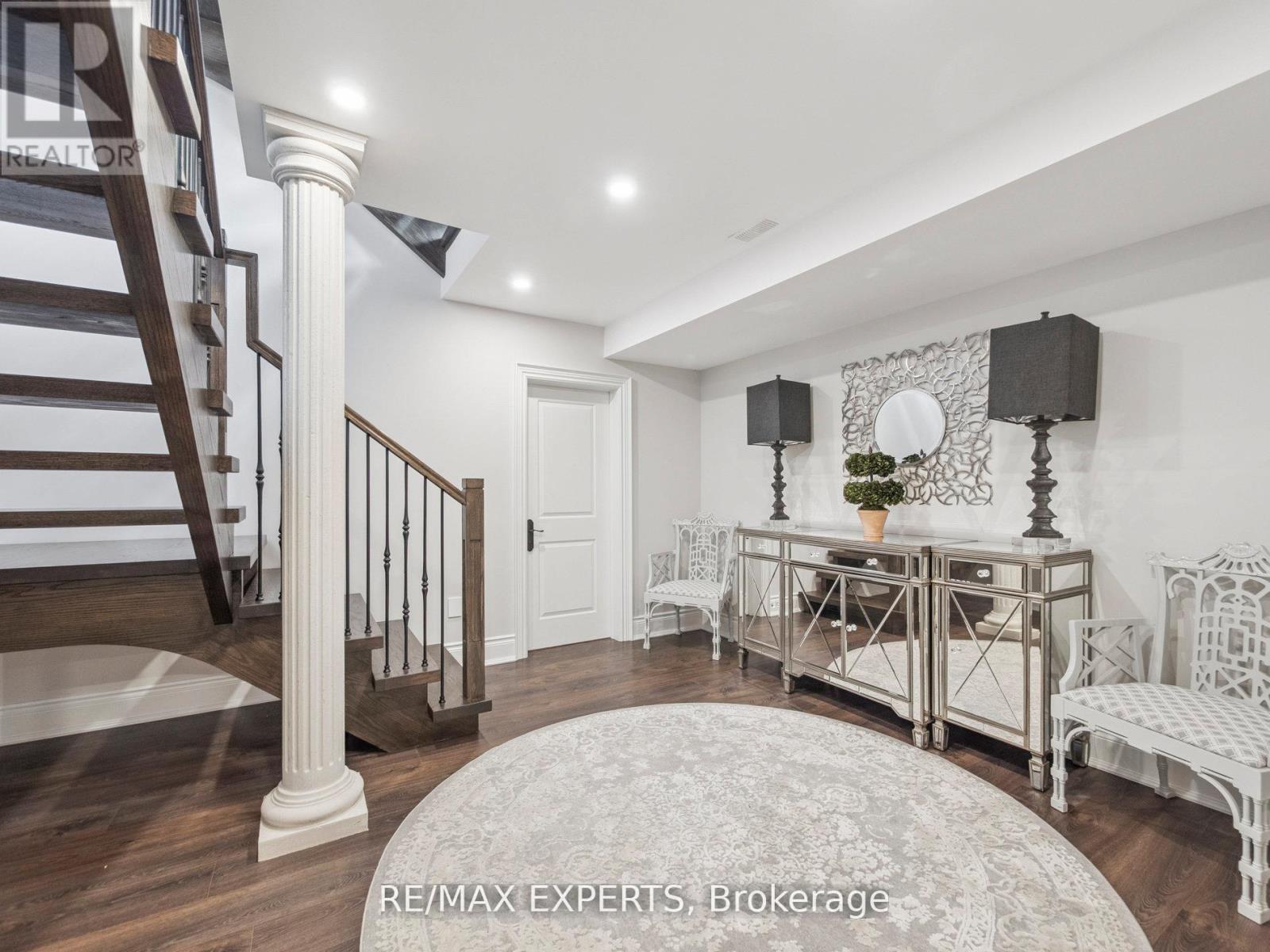 Detached at 105 EDEN VALE DRIVE S, King