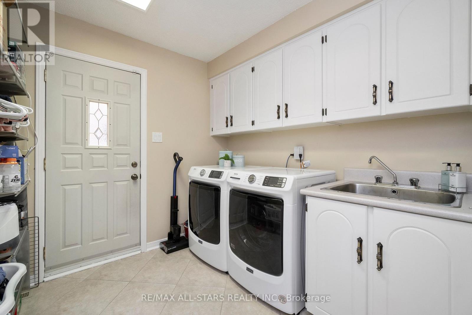 Detached at 33 CARPENTER COURT, Markham