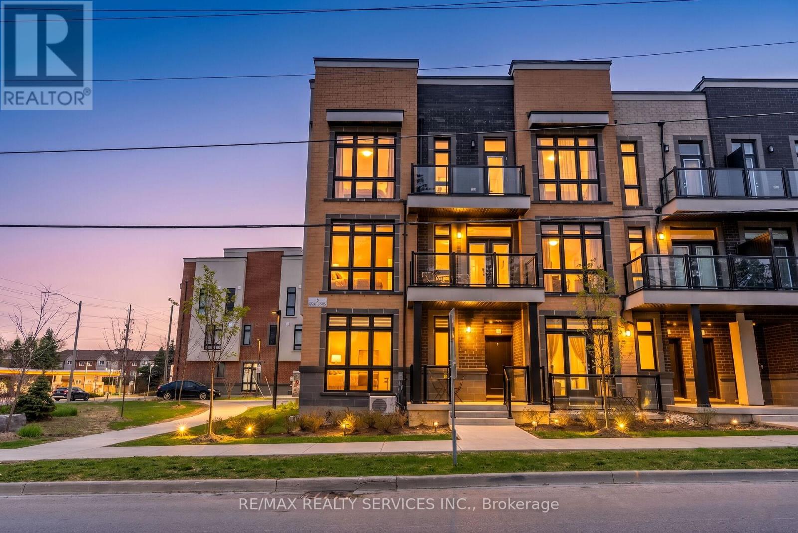 Townhouse at 5 - 1 BOND CRESCENT, Richmond Hill (Oak Ridges)