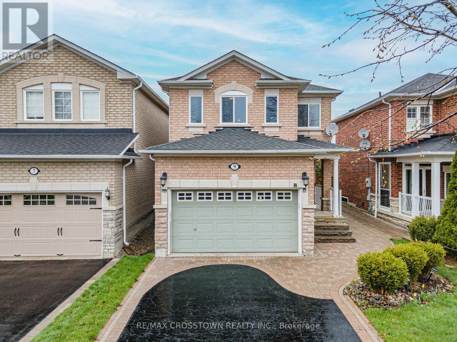 Detached at 9 CORAL CRESCENT, Richmond Hill (Oak Ridges)