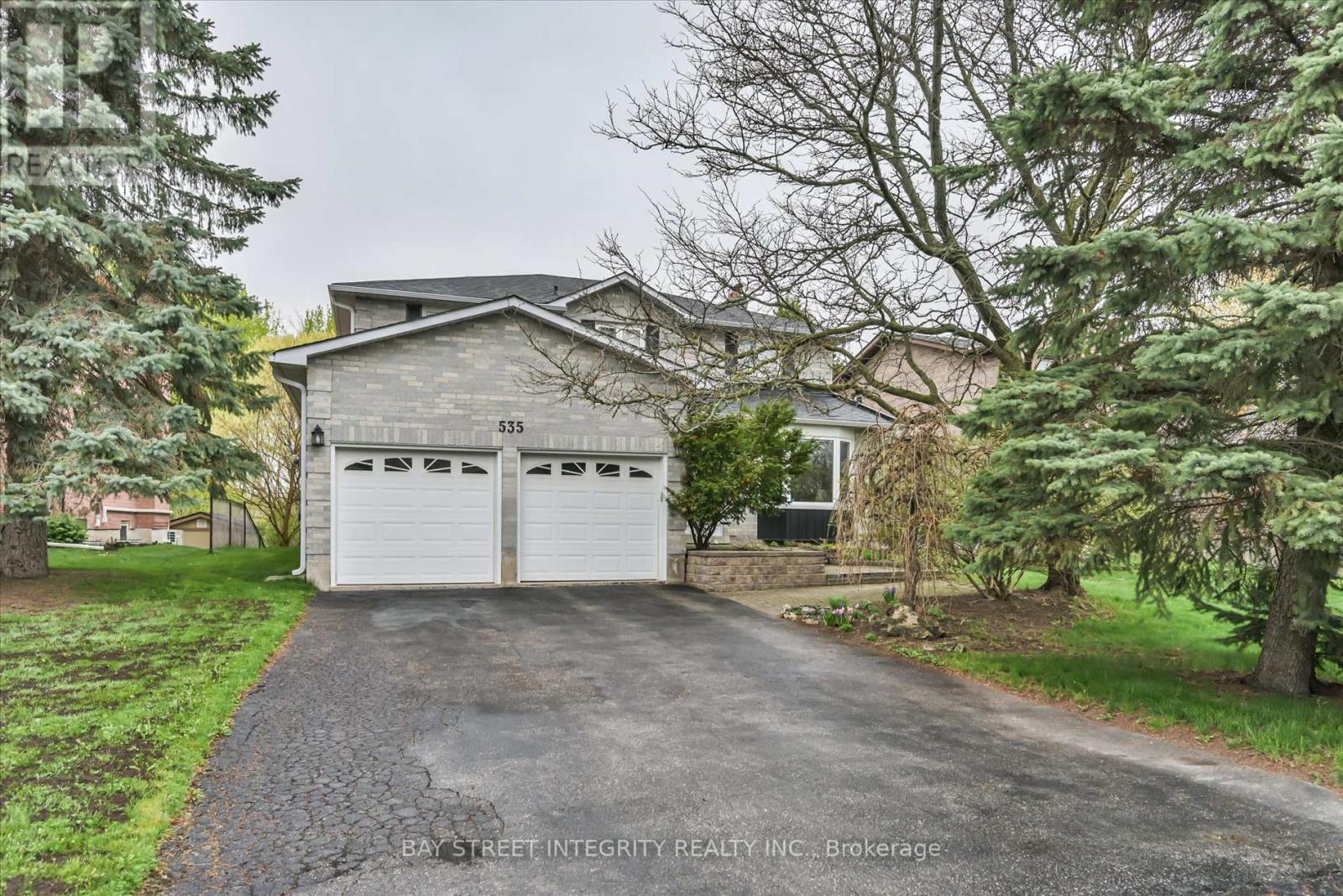 Detached at 535 MALVERN CRESCENT, Newmarket (Bristol-London)
