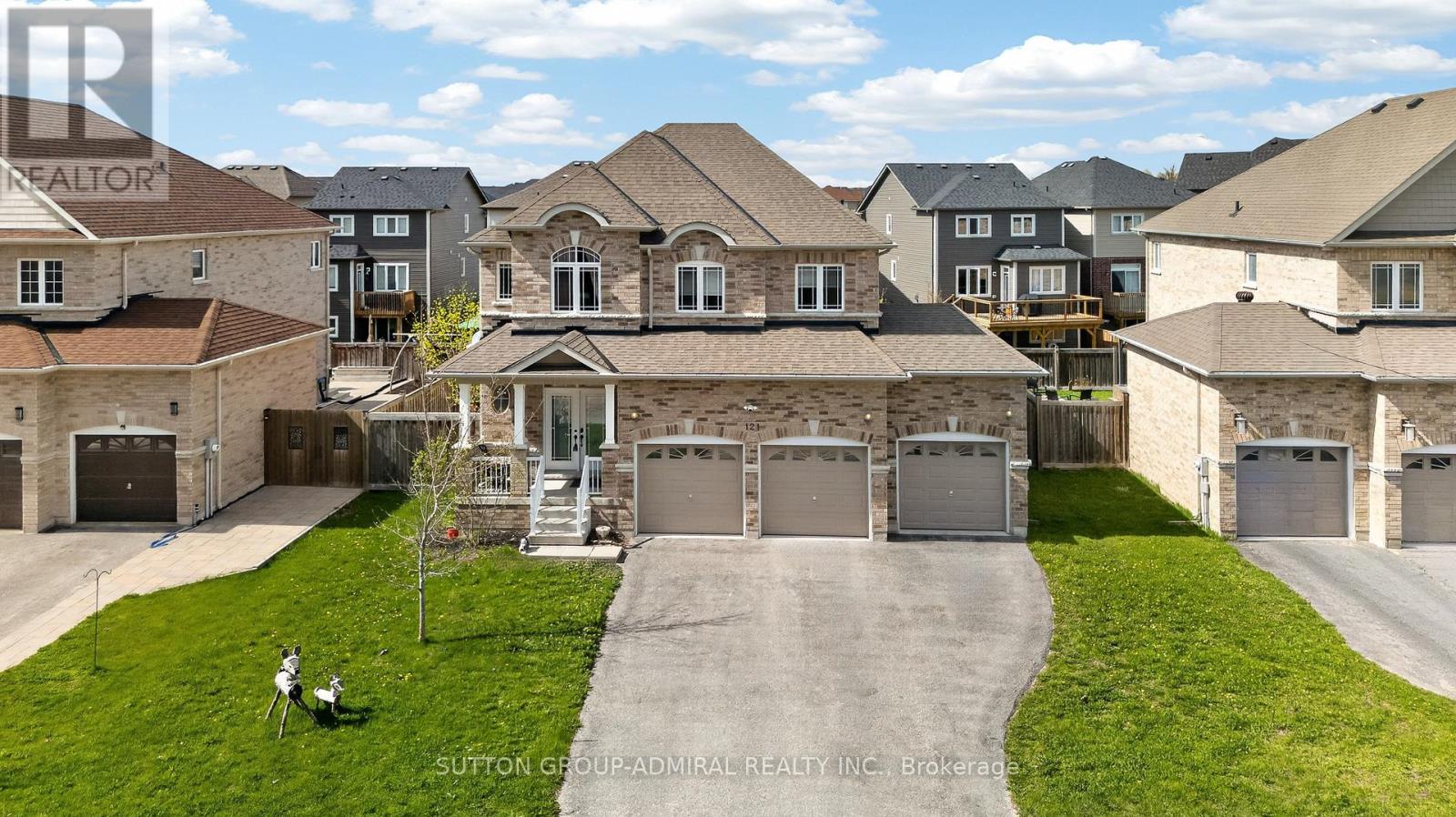 Detached at 121 CENTRE STREET, Essa (Angus)