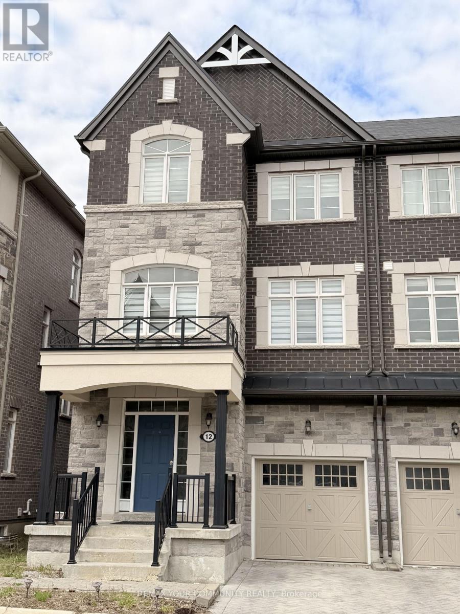 Semi-Detached/Link at 12 GLOBEMASTER LANE, Richmond Hill (Oak Ridges)