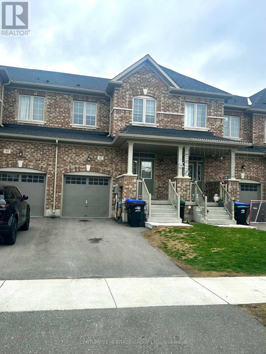 Townhouse at 82 FERRAGINE CRESCENT, Bradford West Gwillimbury (Bradford)