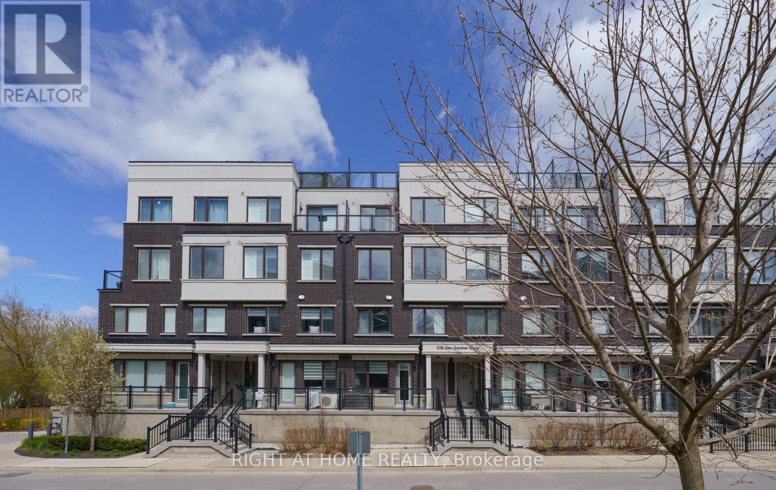Townhouse at 34 - 200 ALEX GARDNER CIRCLE, Aurora (Aurora Heights)