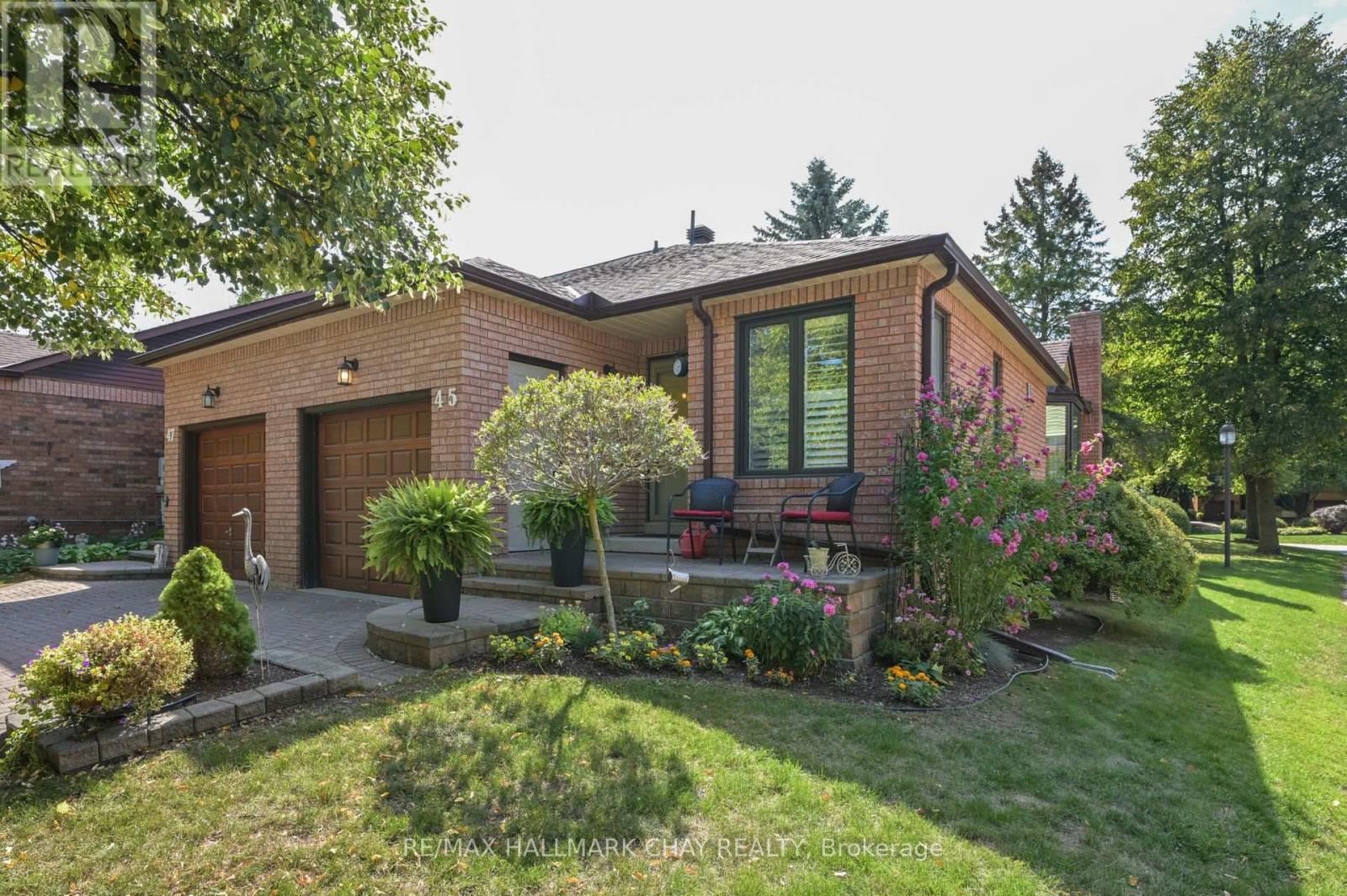 Townhouse at 45 GREEN BRIAR ROAD, New Tecumseth