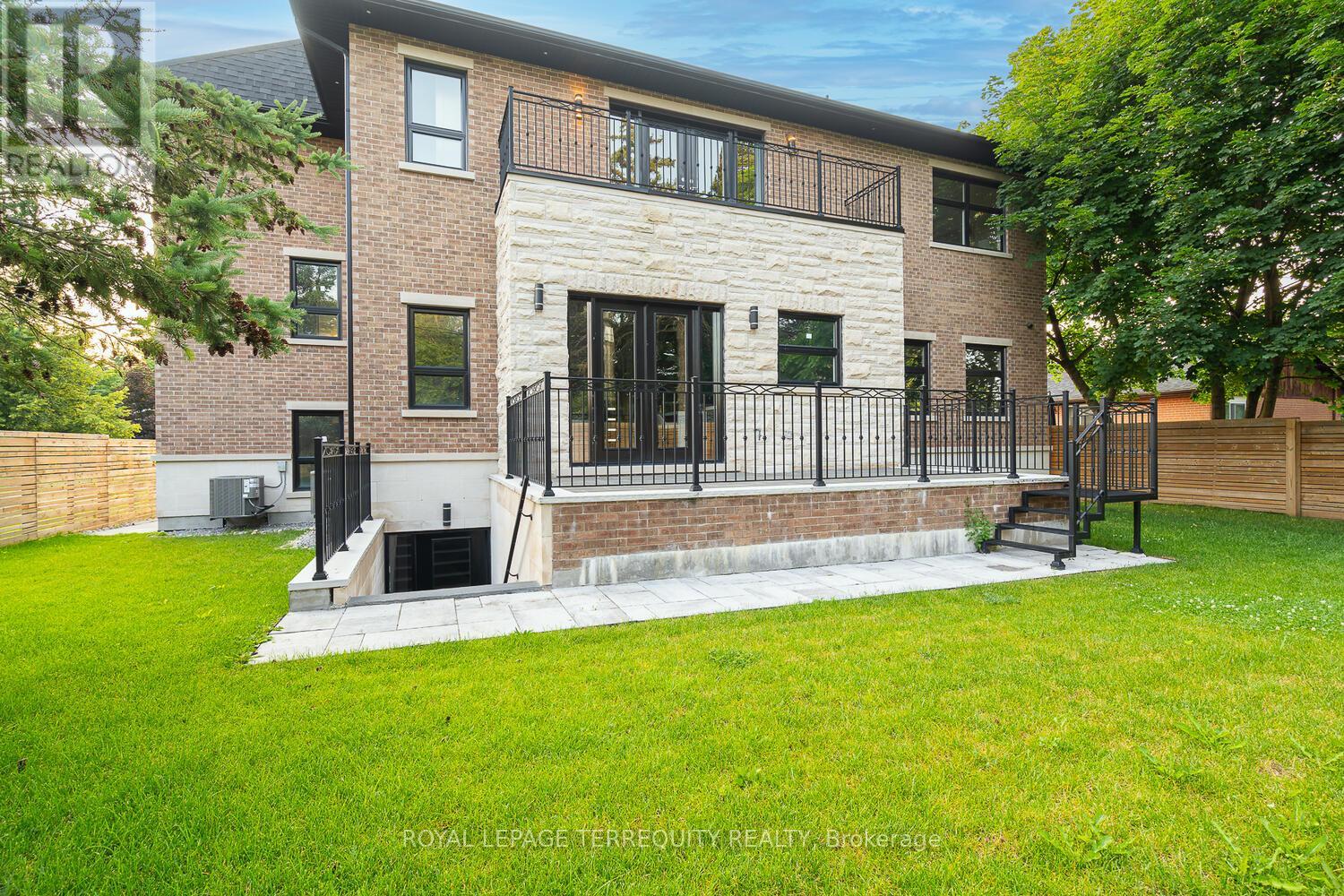 Detached at 45 SEATON DRIVE, Aurora