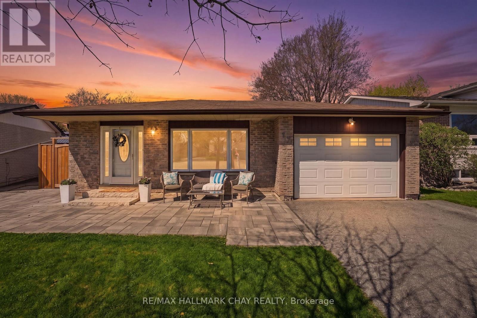 Detached at 17 HUNTER COURT, New Tecumseth (Alliston)