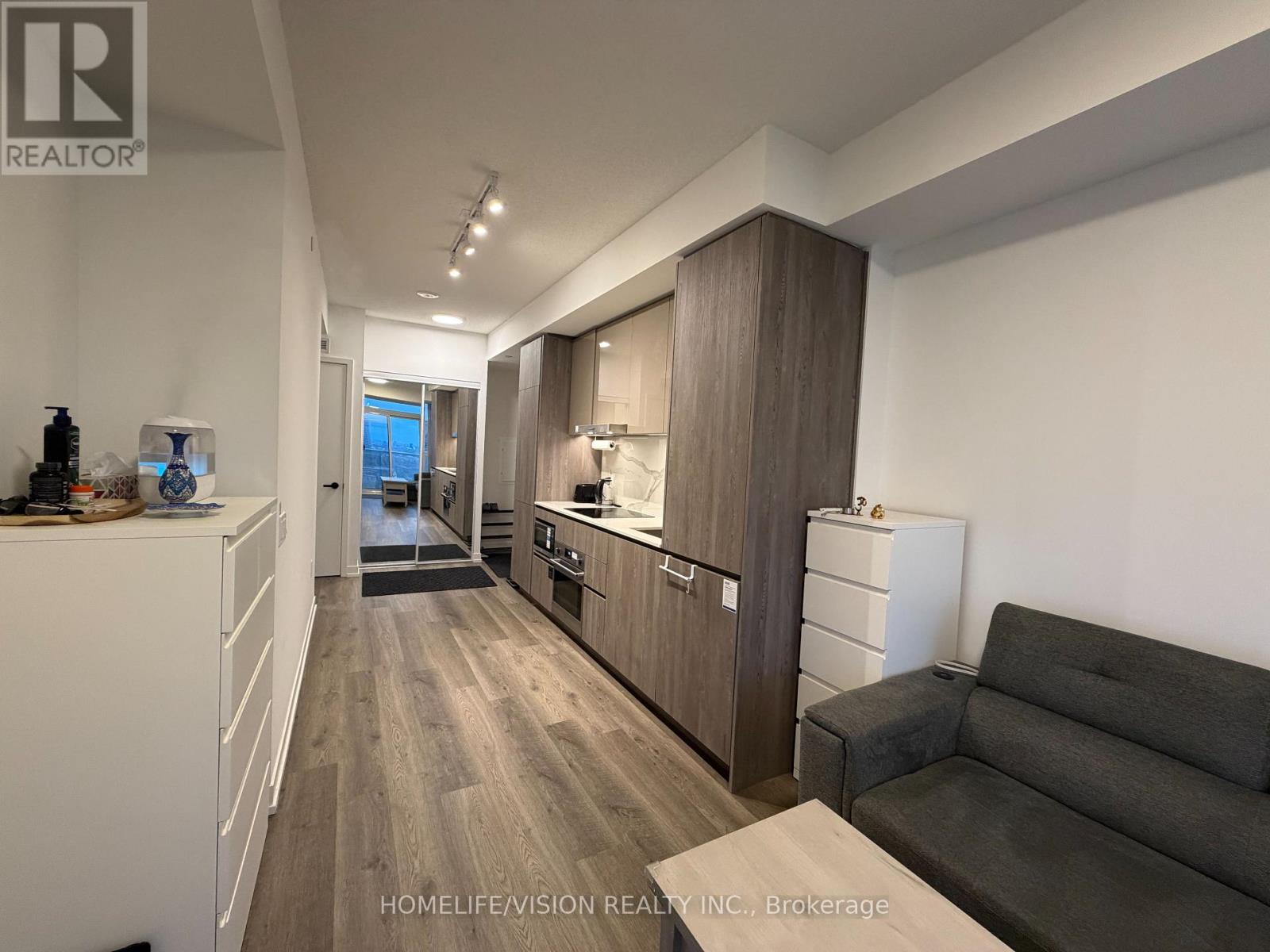 Apartment at 3207 - 8 INTERCHANGE WAY, Vaughan (Vaughan Corporate Centre)