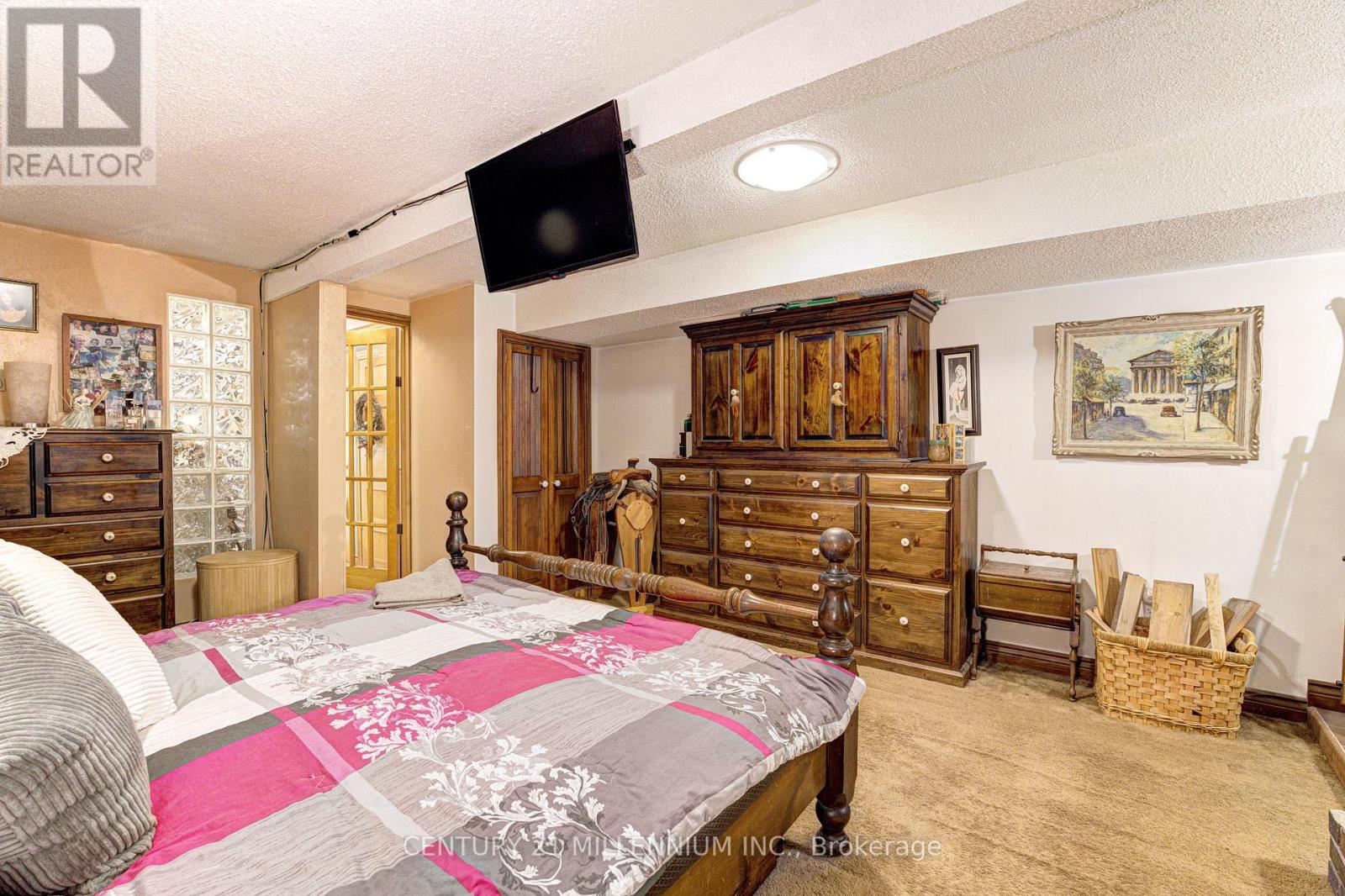 Detached at 6046 3RD LINE, Essa