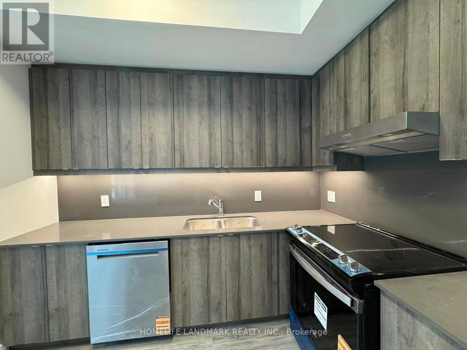 Townhouse at 15 KERNS LANE, Richmond Hill