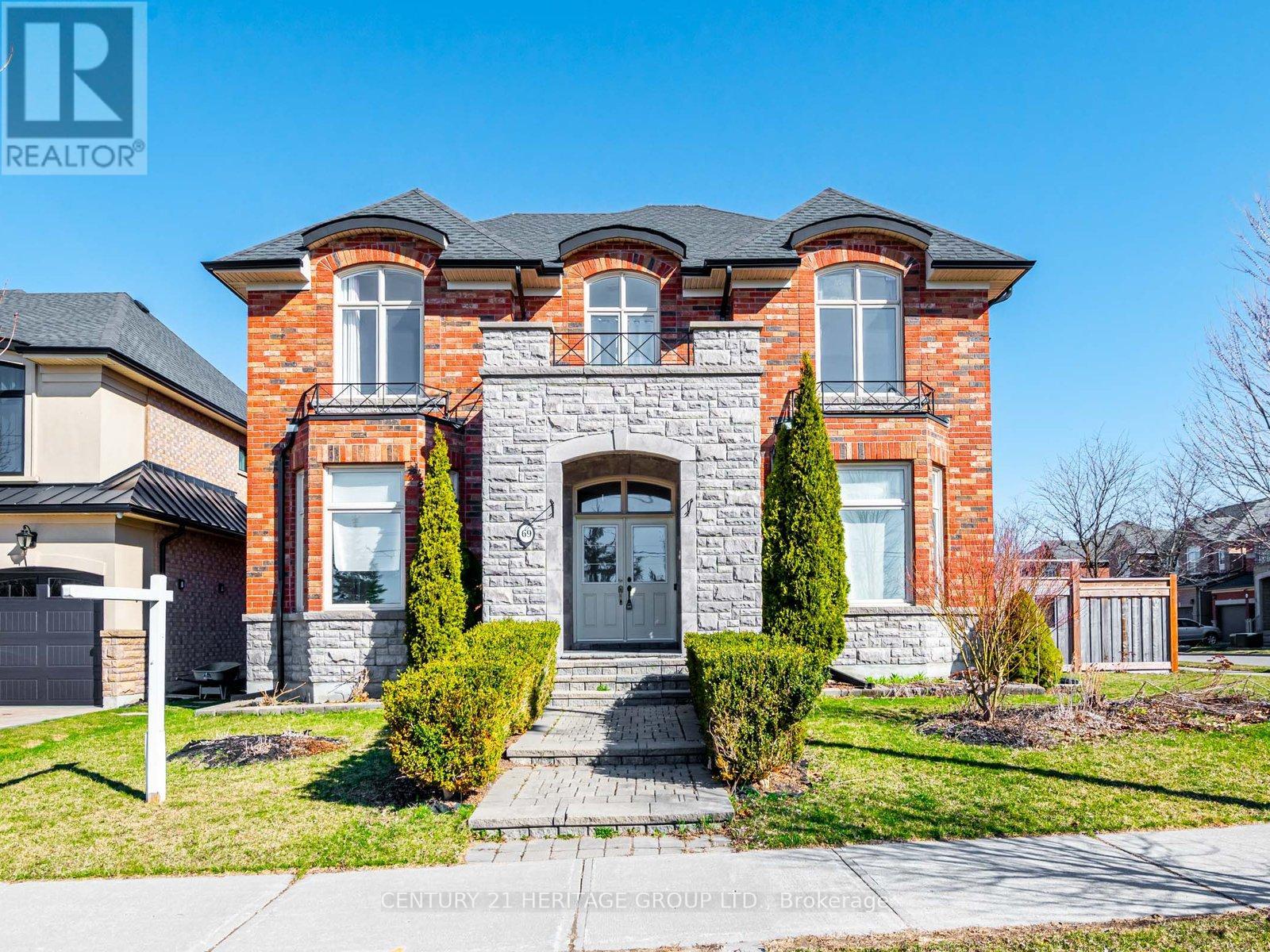 Detached at 69 MORLAND CRESCENT, Aurora