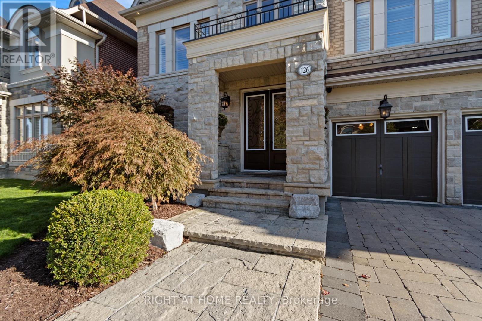 Detached at 126 VINES PLACE, Aurora (Bayview Southeast)
