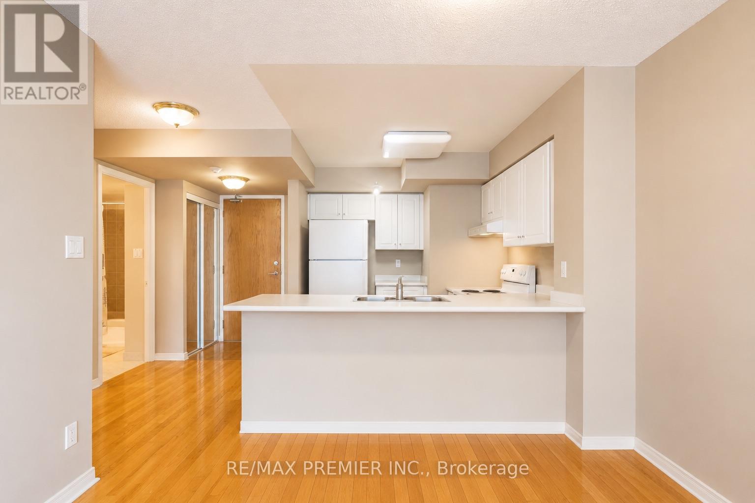 Apartment at 504 - 19 NORTHERN HEIGHTS DRIVE, Richmond Hill (Langstaff)