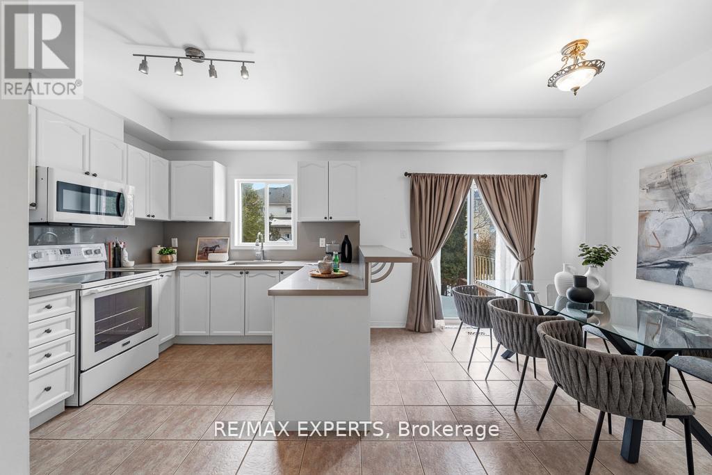 Semi-Detached/Link at 62 COLONIAL CRESCENT, Richmond Hill