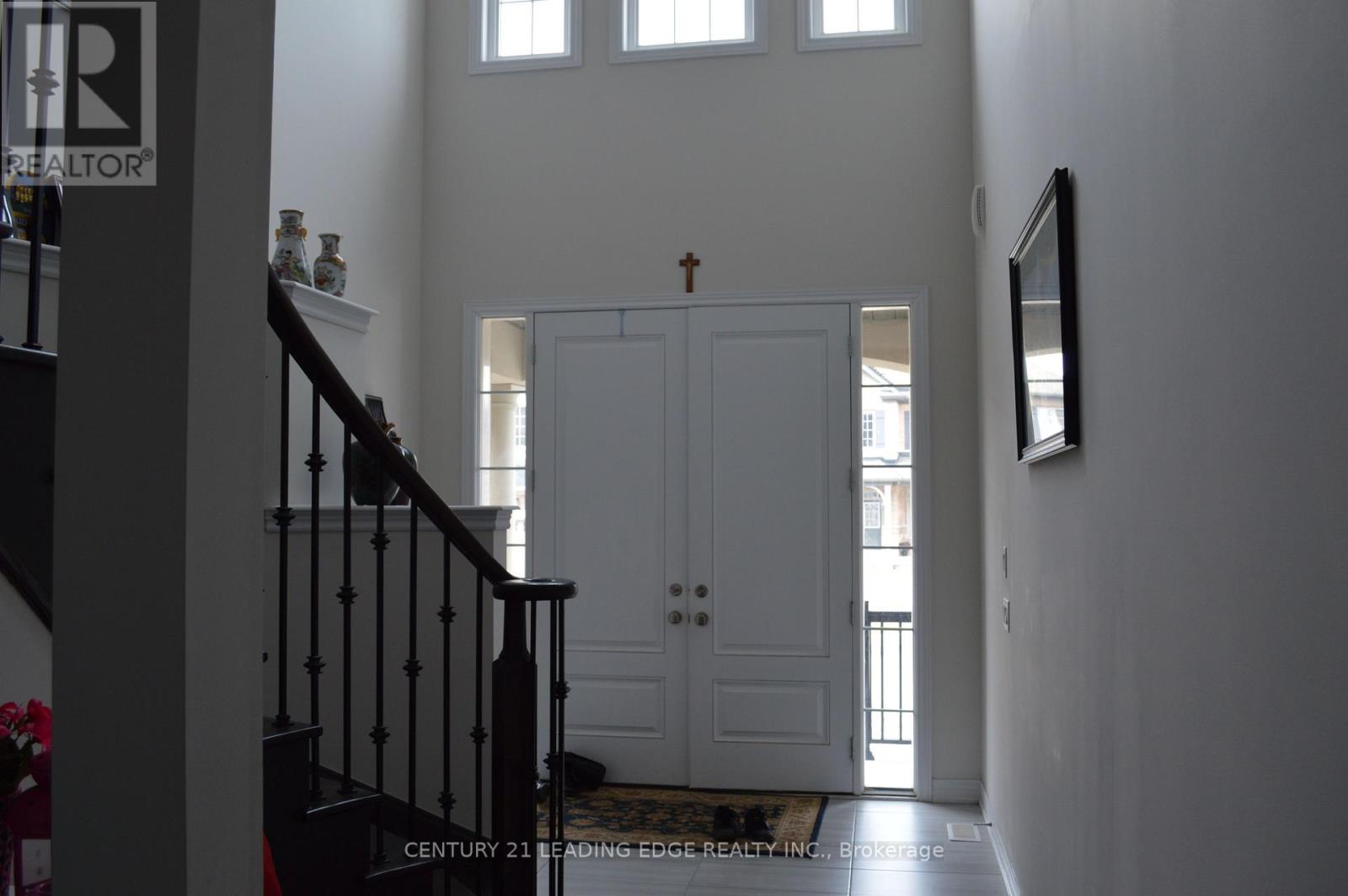 Detached at (2 BDRMS UPPER LEVEL) - 23 BOLAND COURT, Aurora