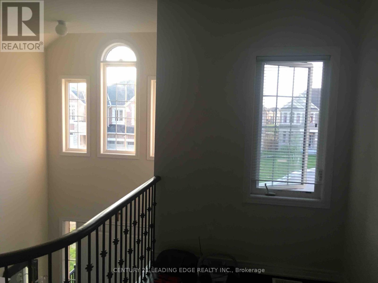 Detached at (1 BDRM UPPER LEVEL) - 23 BOLAND COURT, Aurora