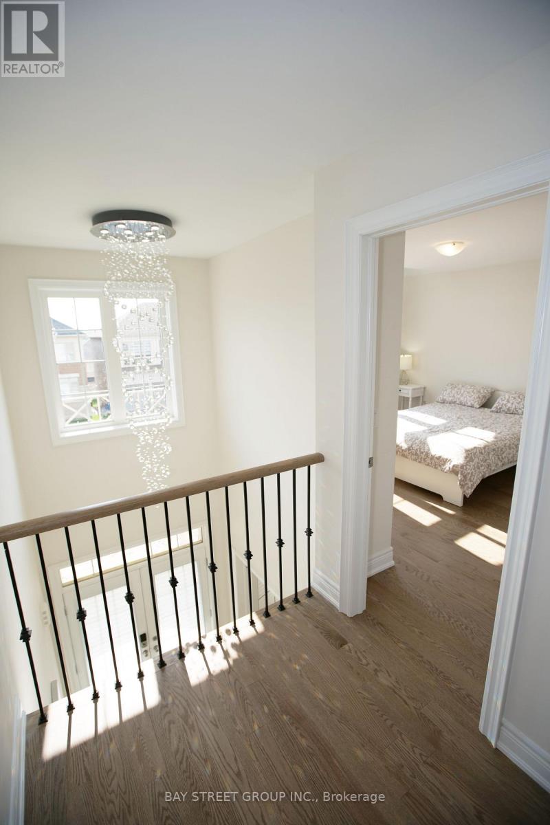 Detached at 152 BEN SINCLAIR AVENUE, East Gwillimbury