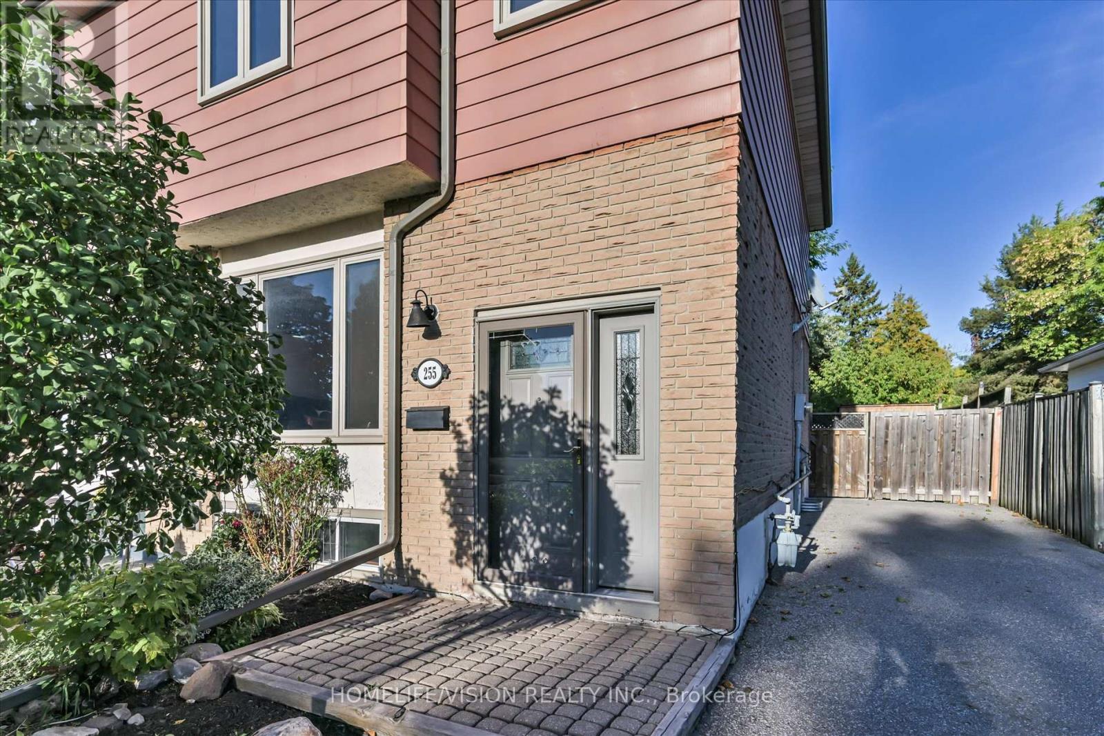 Semi-Detached/Link at 255 CEDAR AVENUE, Richmond Hill
