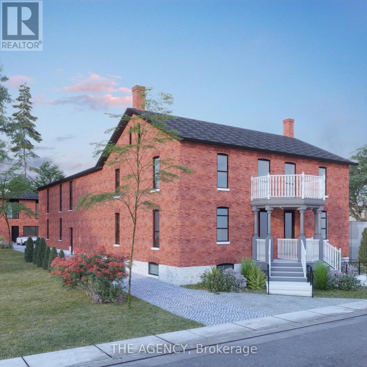 Semi-Detached/Link at 14 CHURCH STREET S, Richmond Hill