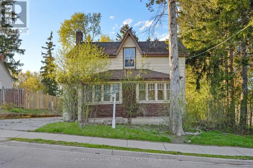 Detached at 148 CENTRE STREET, Aurora