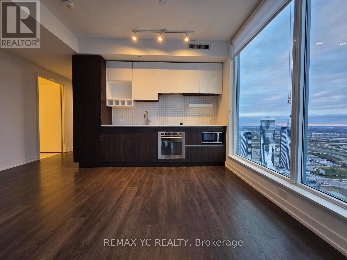 Apartment at 5810 - 5 BUTTERMILL AVENUE, Vaughan (Vaughan Corporate Centre)