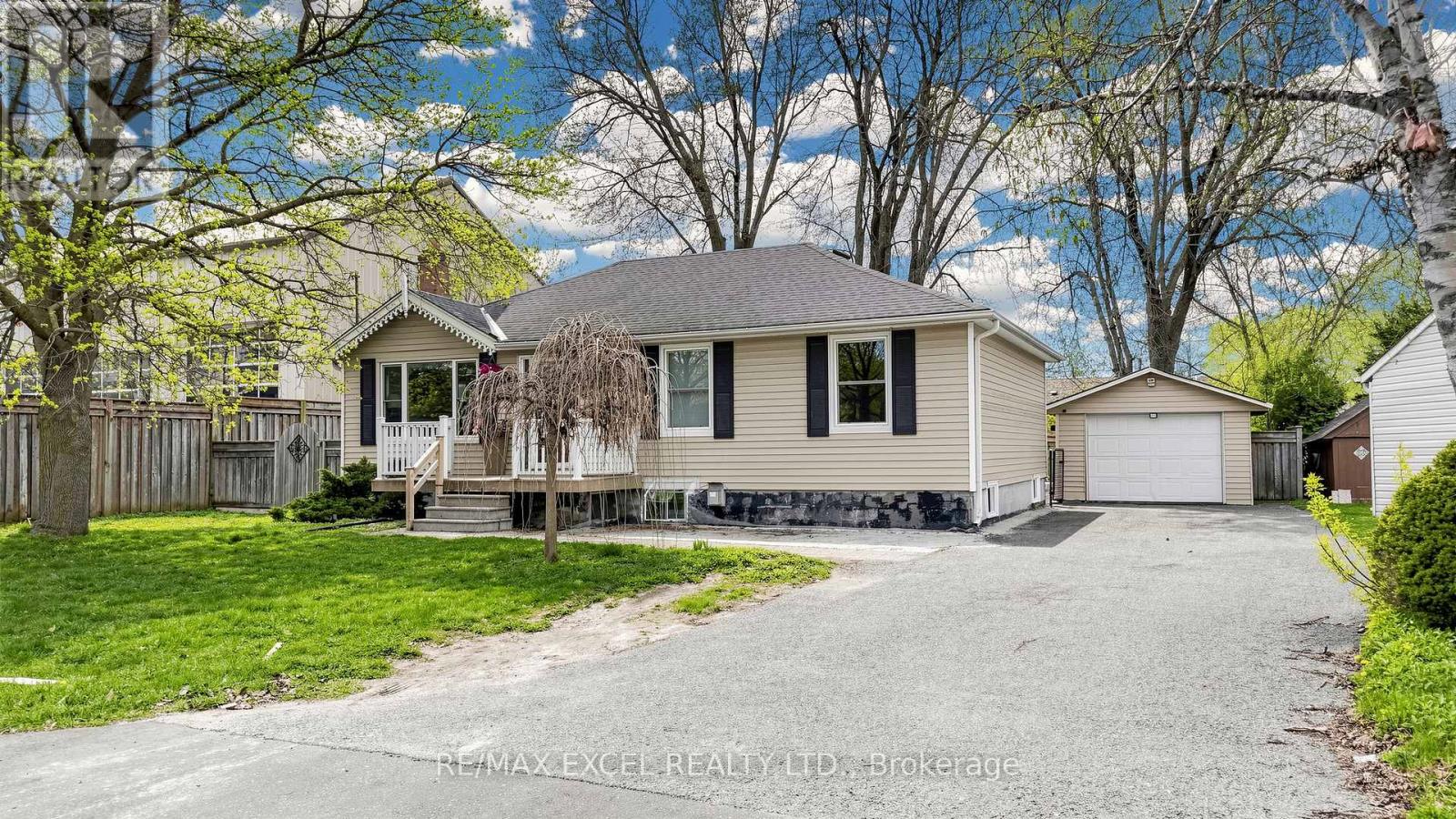 Detached at 2 HUGHES STREET, Richmond Hill (Oak Ridges)