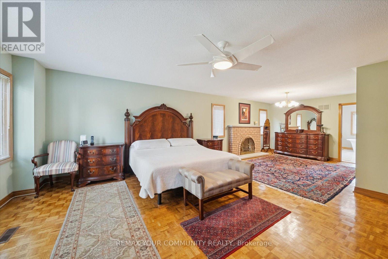 Detached at 8 OLD PARK LANE, Richmond Hill