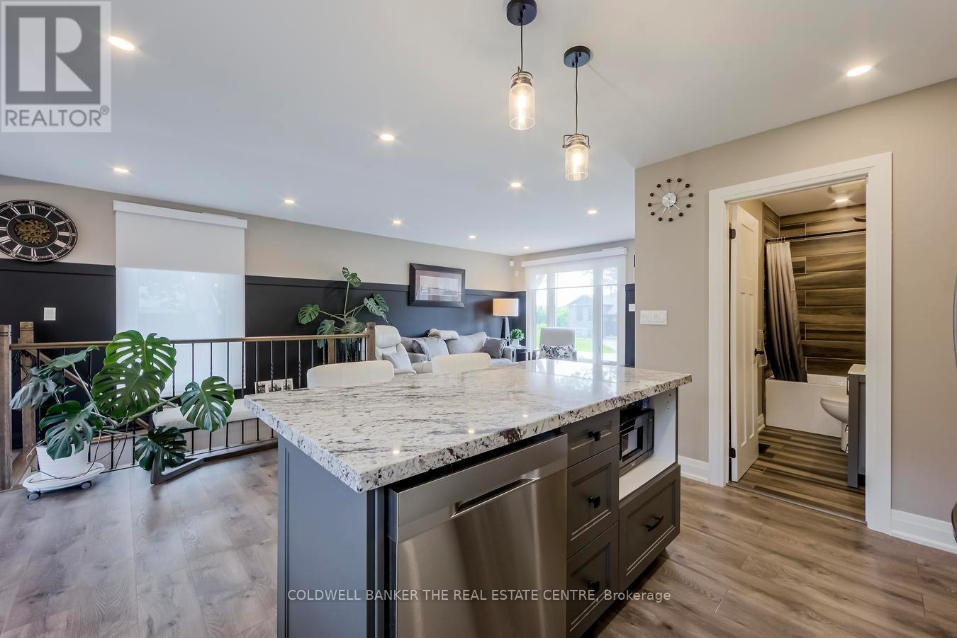 Detached at 15 BLUE JAY BOULEVARD, Georgina