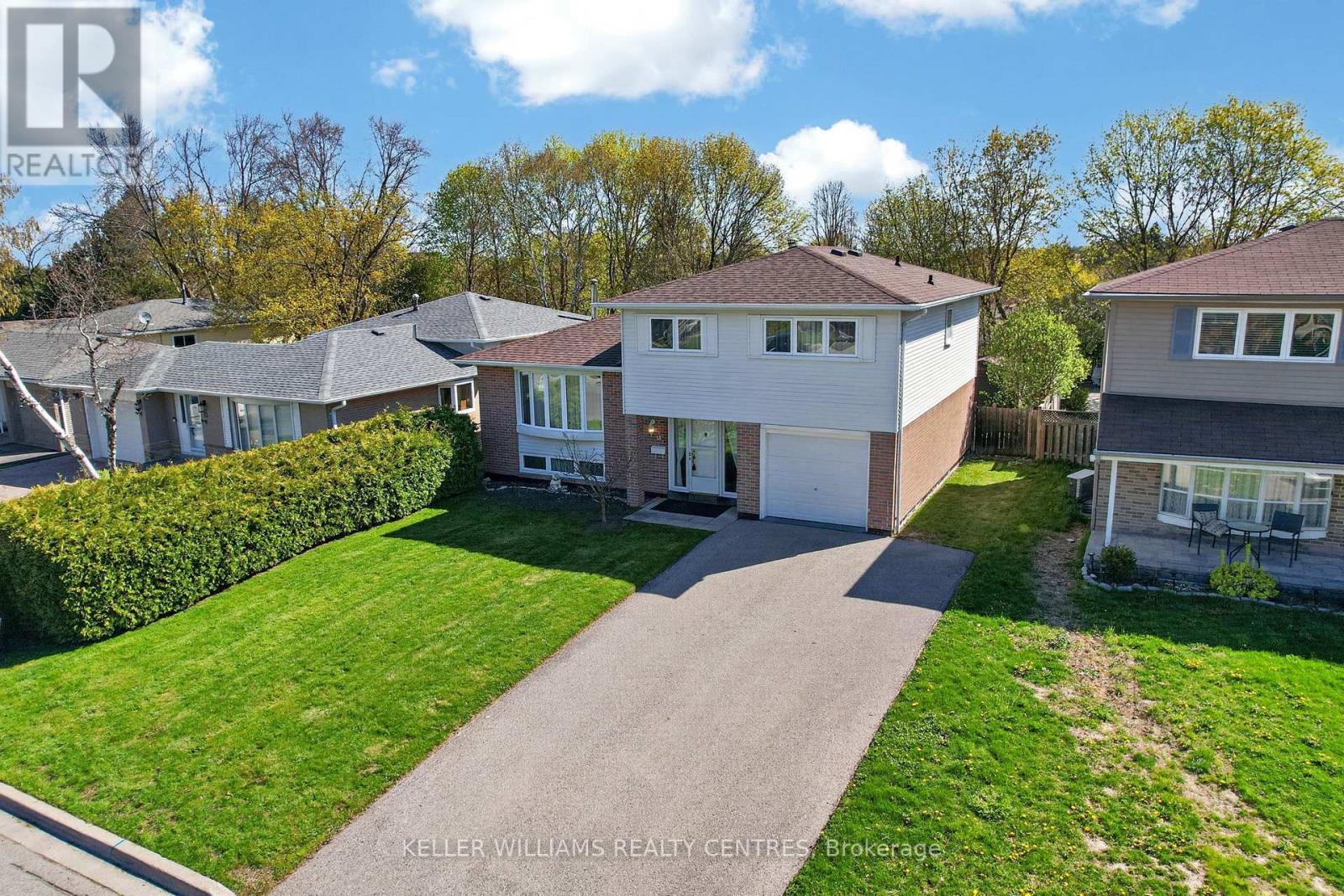 Detached at 13 LAURENTIDE AVENUE, Aurora (Aurora Heights)