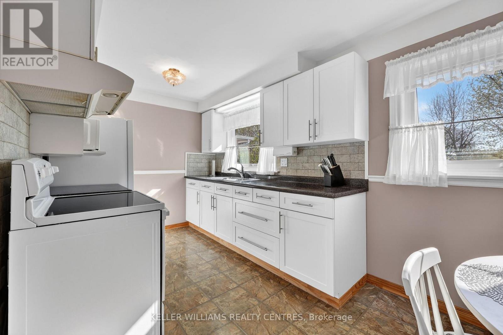 Detached at 13 LAURENTIDE AVENUE, Aurora