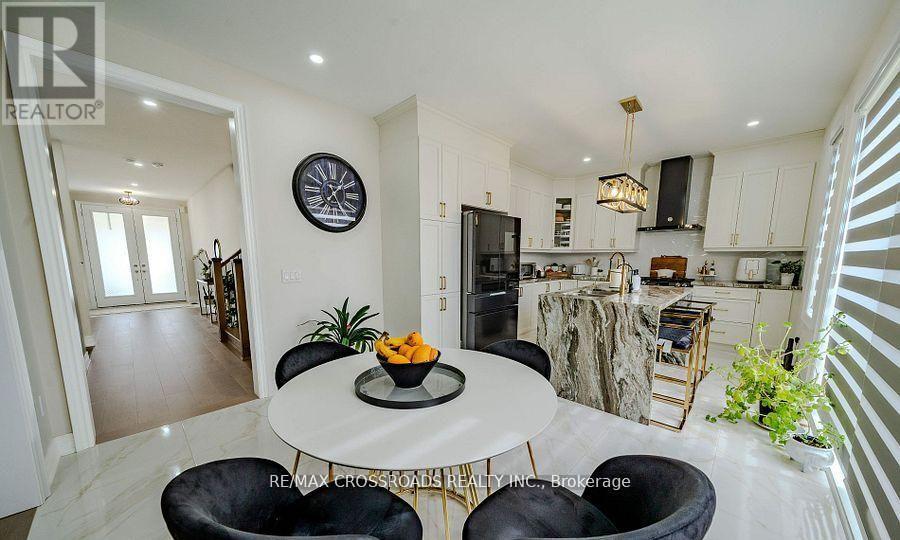 Detached at 50 CARRIAGE SHOP BEND, East Gwillimbury