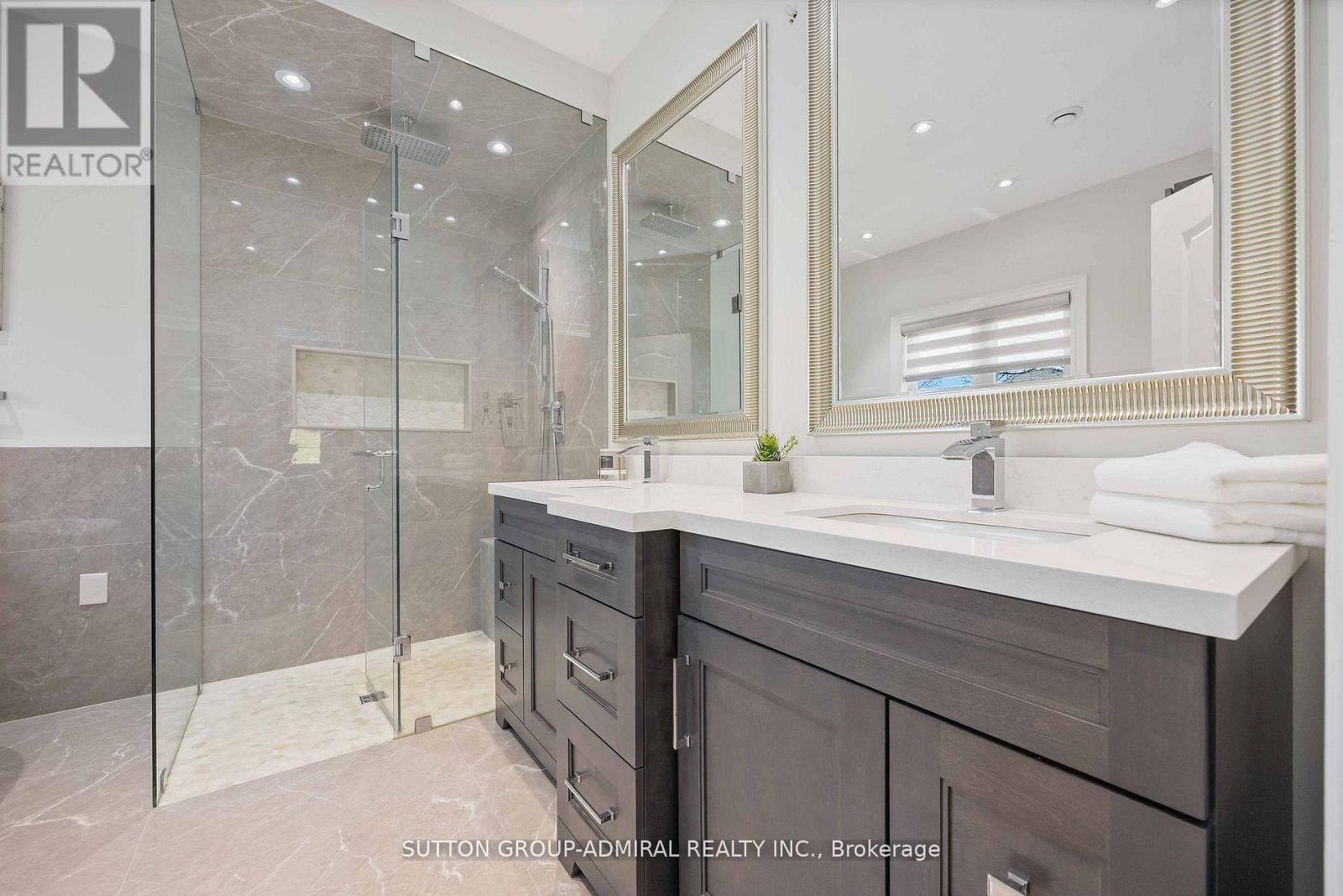 Detached at 71 GLACIER COURT, Vaughan